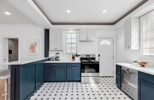 Detroit Casa | RARE FIND! Gorgeous Indian Village Home-Sleeps 12