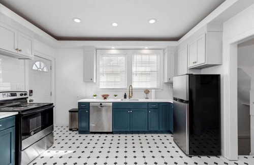 Detroit Casa | RARE FIND! Gorgeous Indian Village Home-Sleeps 12