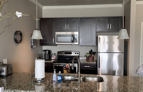 Overland Park Apartamento | Rare Find in Overland Park, Close to Everything!