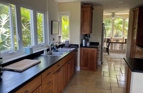 Portlock Casa | RARE find! Stunning Views! 3-BR house with pool, WiFi, AC in quiet Honolulu area