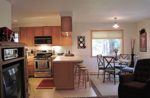 Tahoe Pines Chalet De Esquí | ¡'Eagles Nest' tiene gusto de la nueva ubicación de Lakeside! Duerme 8
