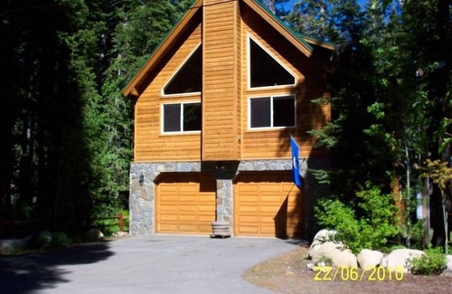 Tahoe Pines Chalet De Esquí | ¡'Eagles Nest' tiene gusto de la nueva ubicación de Lakeside! Duerme 8