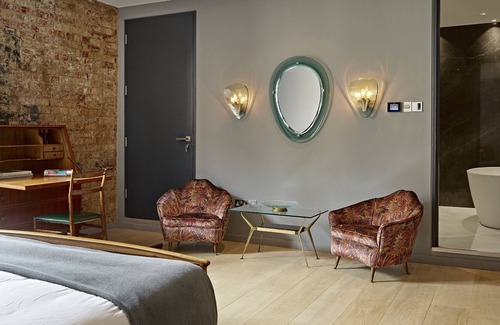 Barbican Apartamento | Rare, Luxurious Home in Private Courtyard