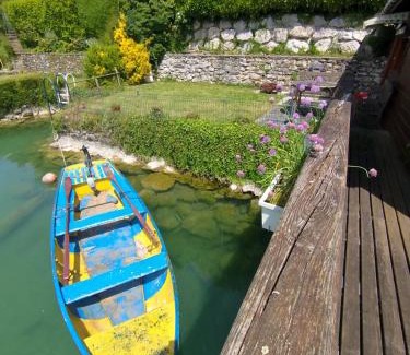 Aiguebelette-le-Lac Chalet De Esquí | Rare petit chalet sur le lac barque à rames clim