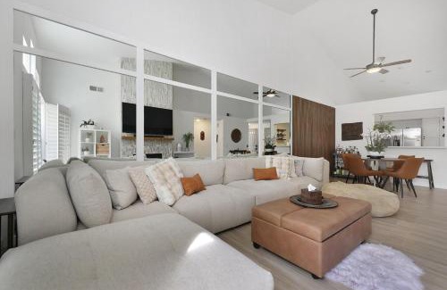 Palm Desert Casa | RARE Poolside - LUXE 1BR King, Pool, EV station