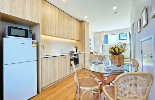 Grey Lynn Condominio | Rare Retreat Stylish 2BR Townhouse vs AC & Parking