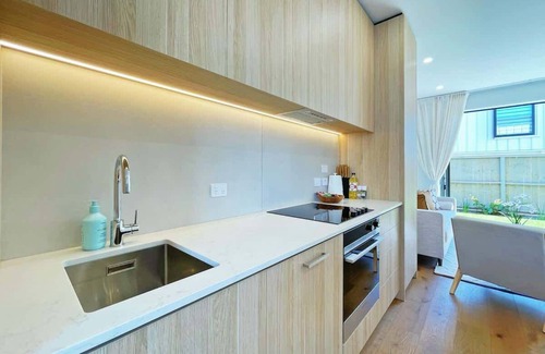 Grey Lynn Condominio | Rare Retreat Stylish 2BR Townhouse vs AC & Parking