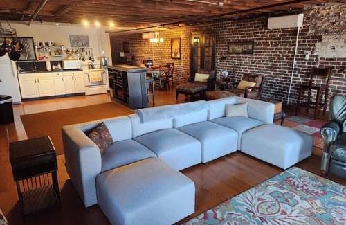 Historic District - North Condominio | Rare River Street con Balcón, Histórico, Lujo, Asequible, 2/2, Loft STVR00088