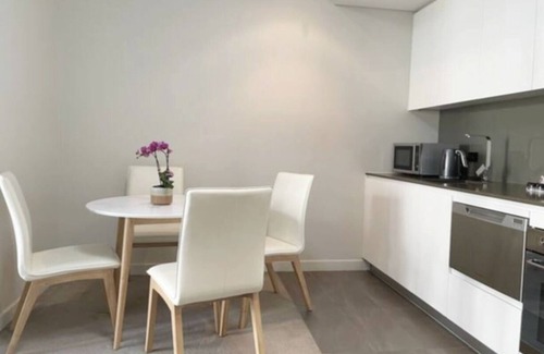 Lane Cove North Apartamento | Rare spacious 1 bedroom + 1 office + Free parking