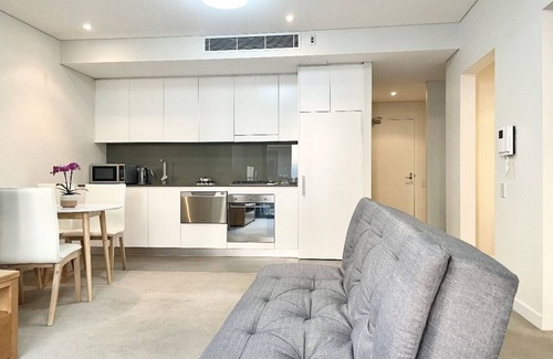 Lane Cove North Apartamento | Rare spacious 1 bedroom + 1 office + Free parking