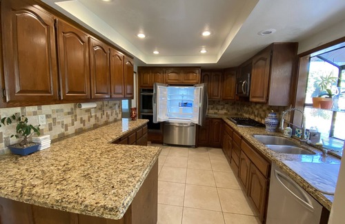 Fountain Valley Casa | Rare to find house of 5 BR and 4 Bath with big backyard in Fountain Valley.