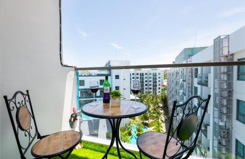 South Pattaya Apartamento | Rare XXXL Swimming Pools Resort - 500Mbps Blazing Fast Free WIFI - Top Floor Pool View Balcony - Gym - Sauna - Kids Playground - Supermarkets