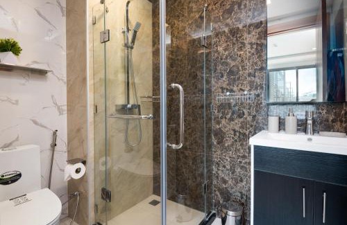 South Pattaya Apartamento | Rare XXXL Swimming Pools Resort - 500Mbps Blazing Fast Free WIFI - Top Floor Pool View Balcony - Gym - Sauna - Kids Playground - Supermarkets