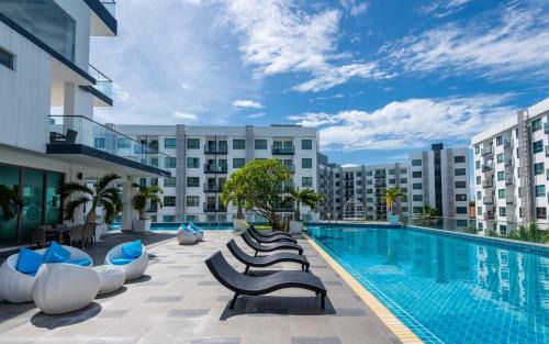 South Pattaya Apartamento | Rare XXXL Swimming Pools Resort - 500Mbps Blazing Fast Free WIFI - Top Floor Pool View Balcony - Gym - Sauna - Kids Playground - Supermarkets