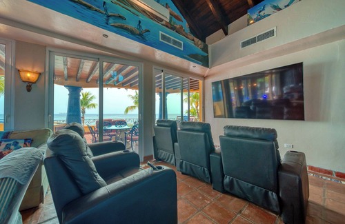 Antoneys Cay Cabina | Rat Pit Race Wing - 3 bedroom