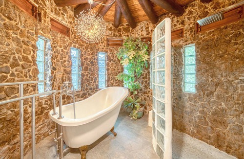 Antoneys Cay Cabina | Rat Pit Race Wing - 3 bedroom