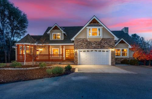 Oakhurst Casa | Rathore Von Liecthi Lodge with spaarcade roomplayground and more