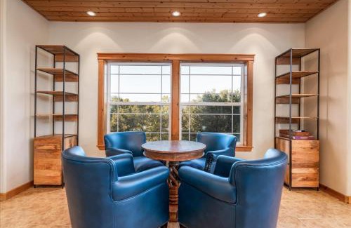 Oakhurst Casa | Rathore Von Liecthi Lodge with spaarcade roomplayground and more