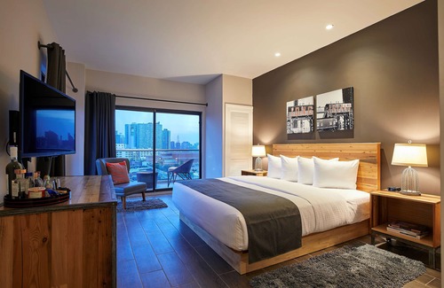 Hunters Point Hotel | Ravel Hotel Trademark Collection by Wyndham