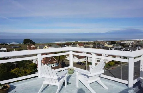 Fort Bragg Apartamento | Raven Room - Historic Weller House Water Tower
