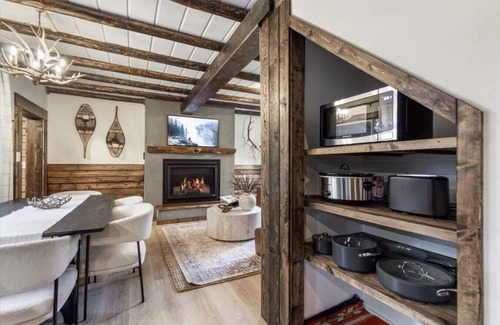 Island Park Cabina | Raven's Rest at Macks Inn | Hot Tub | 20 MI to YNP