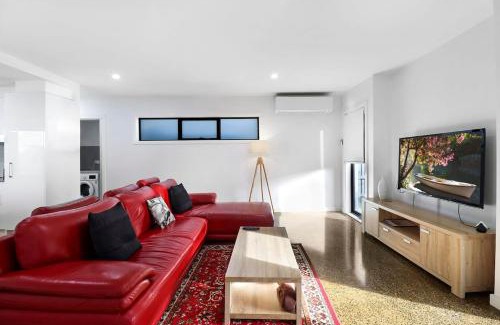 Geelong West Casa | Raven West House I Corporate or Holiday