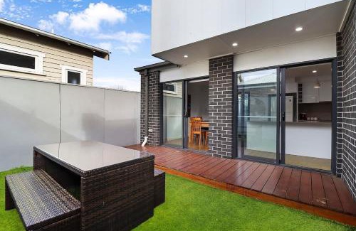 Geelong West Casa | Raven West House I Corporate or Holiday