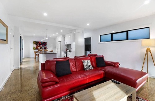 Geelong West Casa | Raven West I Geelong Corporate or Holiday