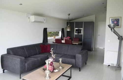 Gasthuis Villa | Ravenbosch - Bath & Fireplace surround