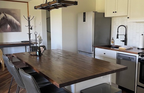Bend Condominio | Ravens Ridge at Seventh Mountain Guest Favorite: Cozy Top Floor Retreat!
