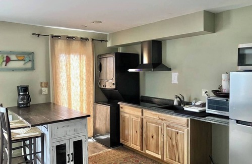 Westcliffe Hotel | Amplia suite de lujo y patio, Ravens Off Main Street Starry Nights- Walk Town