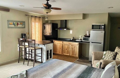 Westcliffe Hotel | Amplia suite de lujo y patio, Ravens Off Main Street Starry Nights- Walk Town