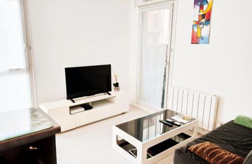 Villefranche-sur-Saone Apartamento | Ravissant Appartement T2 proche centre-ville avec loggia