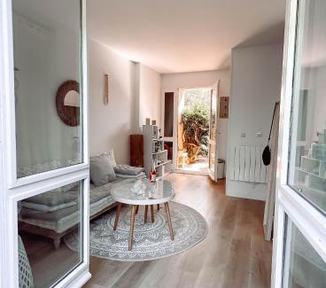 Giens Apartamento | Ravissant T1 avec jardinet proche de la mer