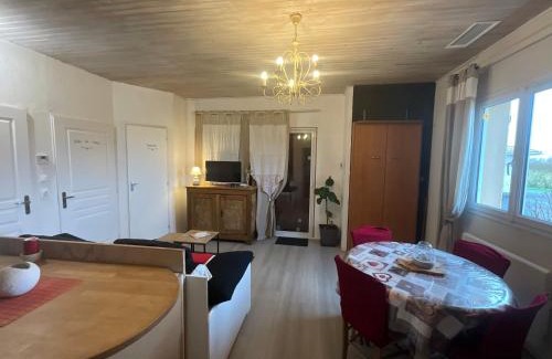 Saint Sever Apartamento | Ravissant T2, Cl 3 étoiles, 3 pers et 1 enf , 3 lits, parking et patio