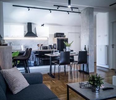 Subotica Apartamento | Raw Industrial City Apartment
