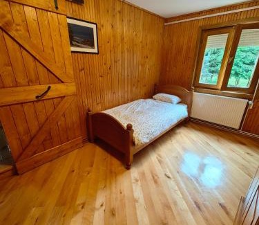 Tarlungeni Cabina | Raw Nature Cabin