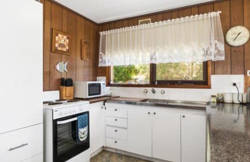 Tootgarook Casa | Raymond Coastal Cottage
