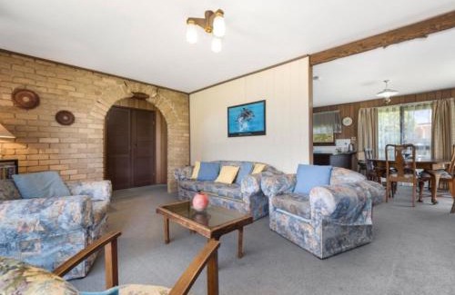 Tootgarook Casa | Raymond Coastal Cottage