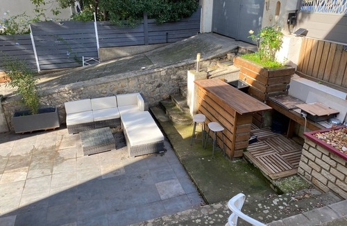 Toulon Apartamento | RD Jardin, green setting, residential area, near town center and beaches