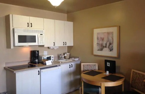 Canyon Corridor Condominio | RE-IMAGINE PALM SPRINGS! Jr Villa for 4! MEGA POOL