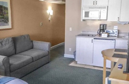 Canyon Corridor Condominio | RE-IMAGINE PALM SPRINGS! Jr Villa for 4! MEGA POOL