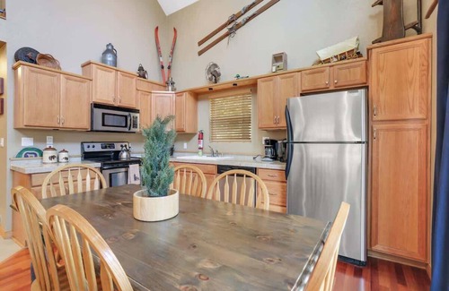 Sierra Cedars Cabina | Ready for Snow Adventure? Large Deck & EV Charger
