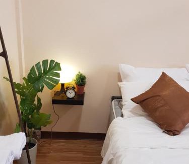 Thanon Phetchaburi Casa | Real Bangkok Guesthouse Private 3BR Home 3 Min to BTS Ratchathewi