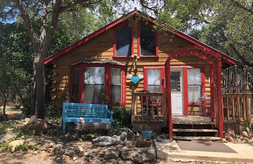 Wimberley Casa | Casa de pavo real, piscina, 4 acres, cerca de la plaza Wimb