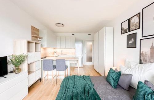 Karlin Apartamento | REAL Living by REFA Balcony Retreat 91