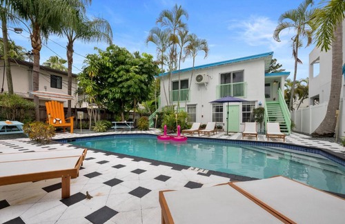 Victoria Park Hotel | Reality TV Suite at THE KarINN BOUTIQUE HOTEL - Downtown Ft Lauderdale 1