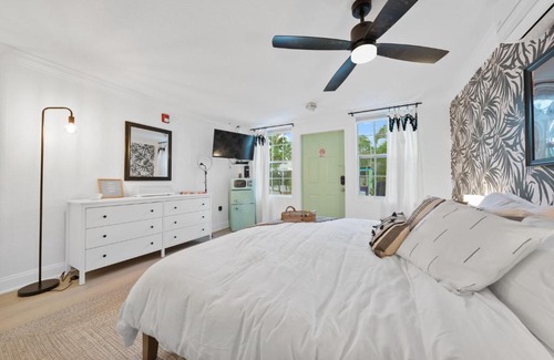 Victoria Park Hotel | Reality TV Suite at THE KarINN BOUTIQUE HOTEL - Downtown Ft Lauderdale 1
