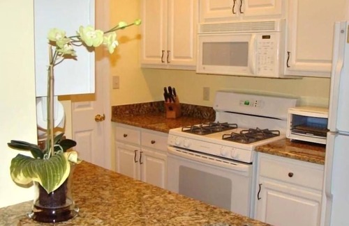 Rehoboth Beach Condominio | Reasonable Rates: Beautiful Condo Close to Beach, Restaurants, Shopping & More!