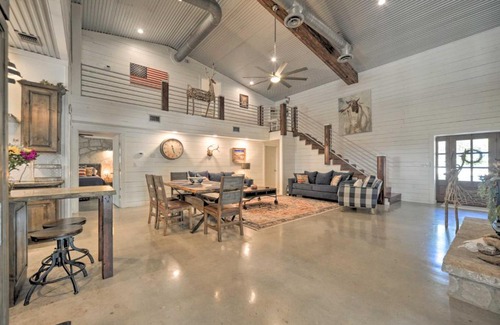 Kendalia Casa | Rebel Reindeer Ranch Retreat Outdoor Oasis